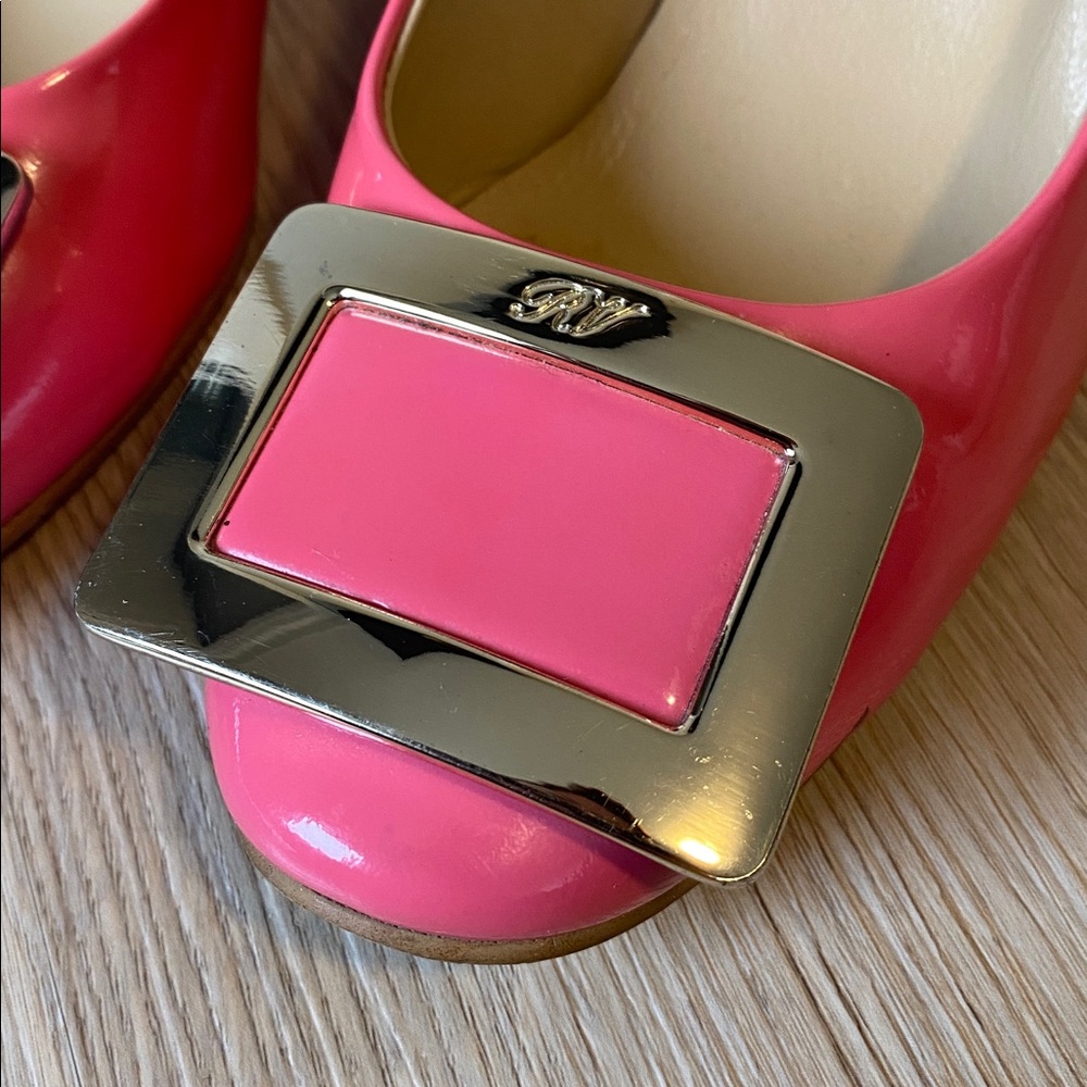 Roger Vivier Pink Patent Leather Buckle Pumps Kitten Heel Designer Heels - Picture 4 of 14